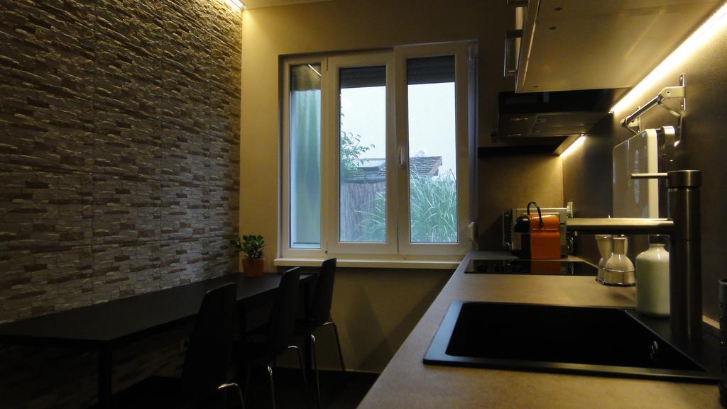 בודפשט Mgtels Apartman - With Private Parking מראה חיצוני תמונה